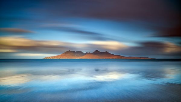 PHOTOWALL / An Epic Sunrise in Eigg (e324496)