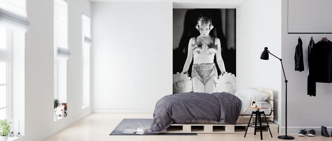 PHOTOWALL / Conchita Montenegro (e326040)