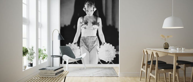 PHOTOWALL / Conchita Montenegro (e326040)