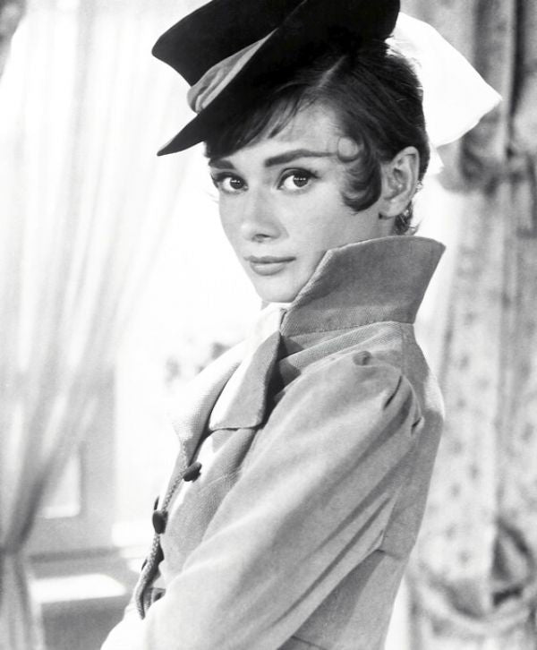 PHOTOWALL / War and Peace - Audrey Hepburn (e326107)