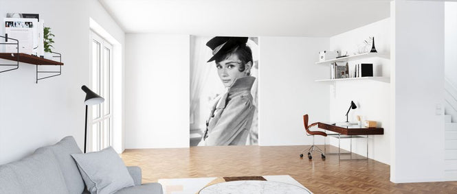 PHOTOWALL / War and Peace - Audrey Hepburn (e326107)