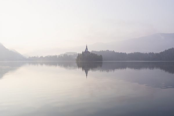 PHOTOWALL / Lake Bled at Sunrise (e328157)