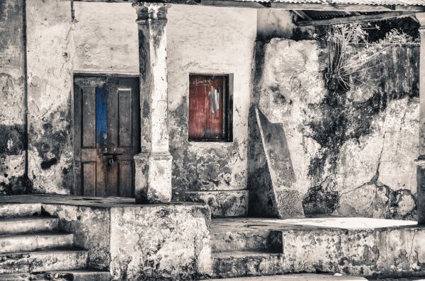 PHOTOWALL / Old Facade (e331464)