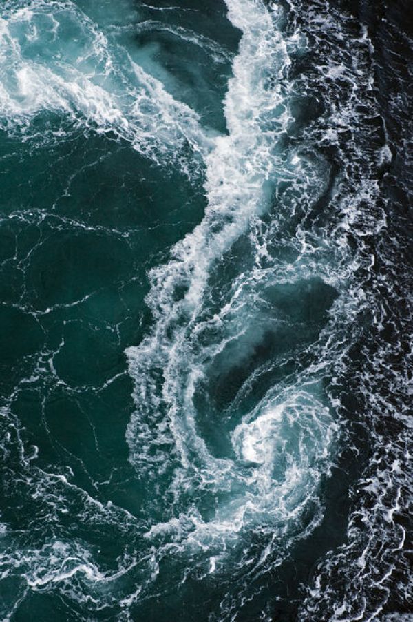 PHOTOWALL / Whirlpool in the Sea (e332009)