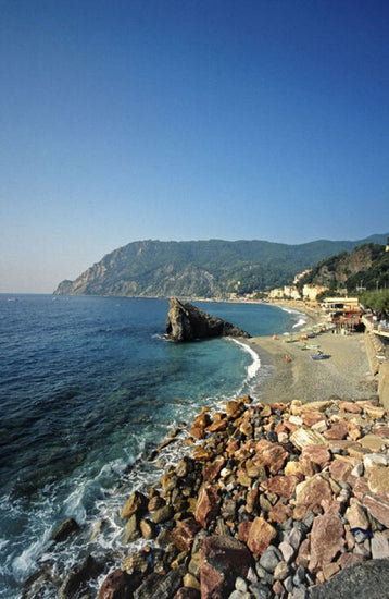 PHOTOWALL / Beach and Rocks at Monterosso (e332130)