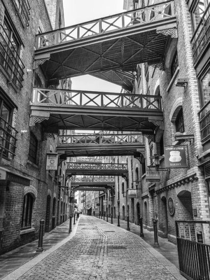 PHOTOWALL / Cobbled Street in London (e334100)
