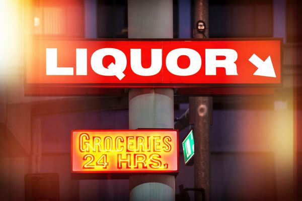 PHOTOWALL / Liquor 24hrs (e334287)