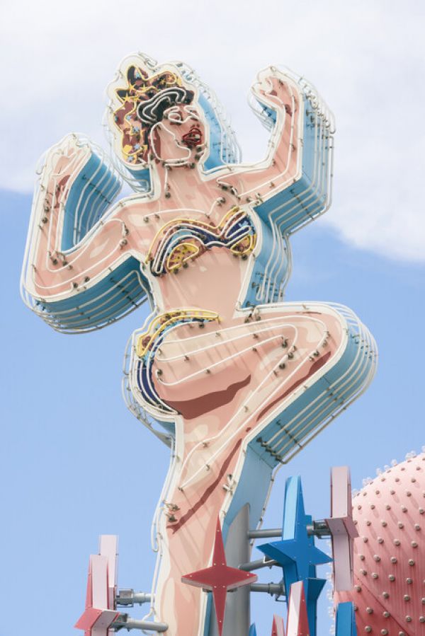 PHOTOWALL / Vegas Showgirl (e334323)