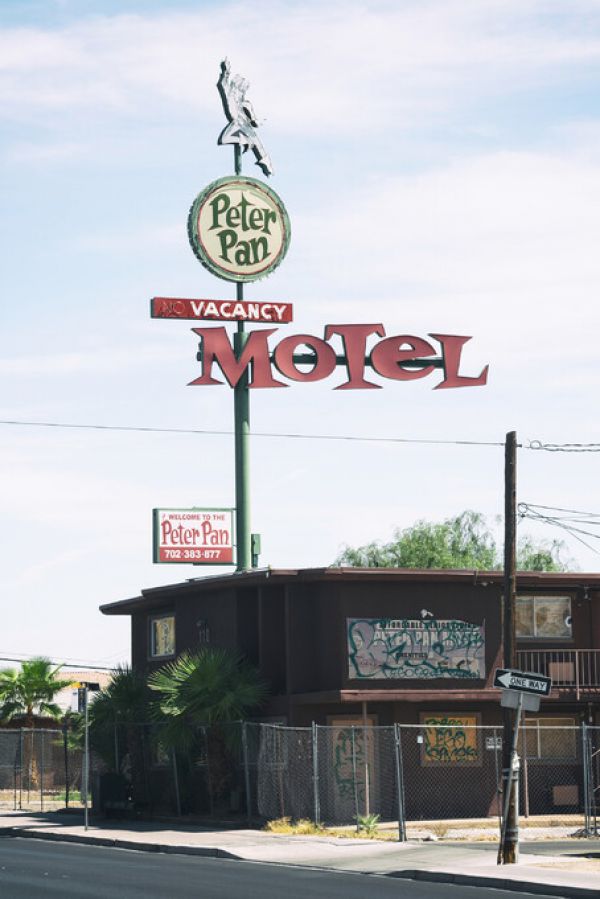 PHOTOWALL / Peter Pan Motel (e334352)