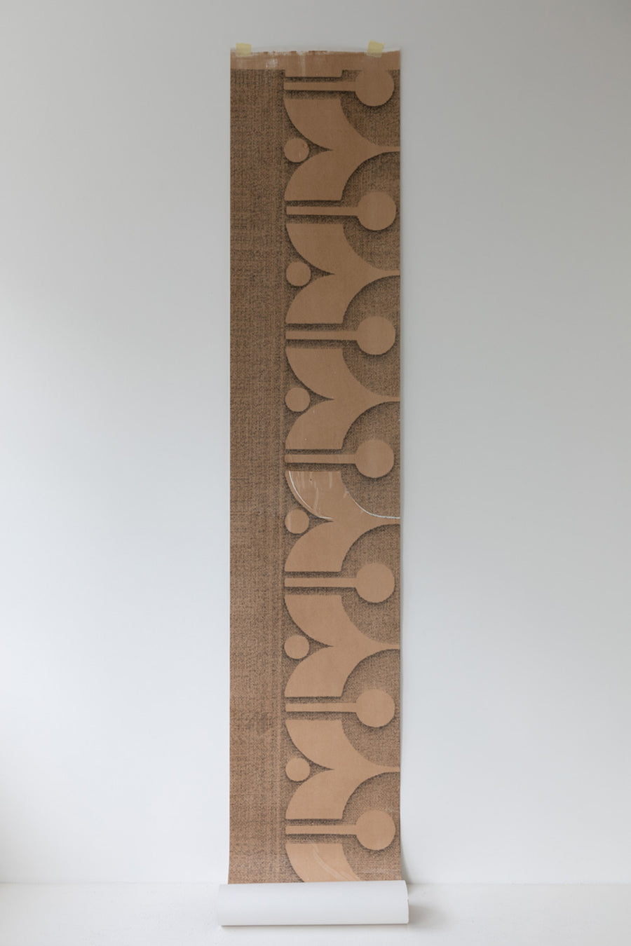 Deborah Bowness / HEIRLOOM / Cylindrical wallpaper Autumn brown