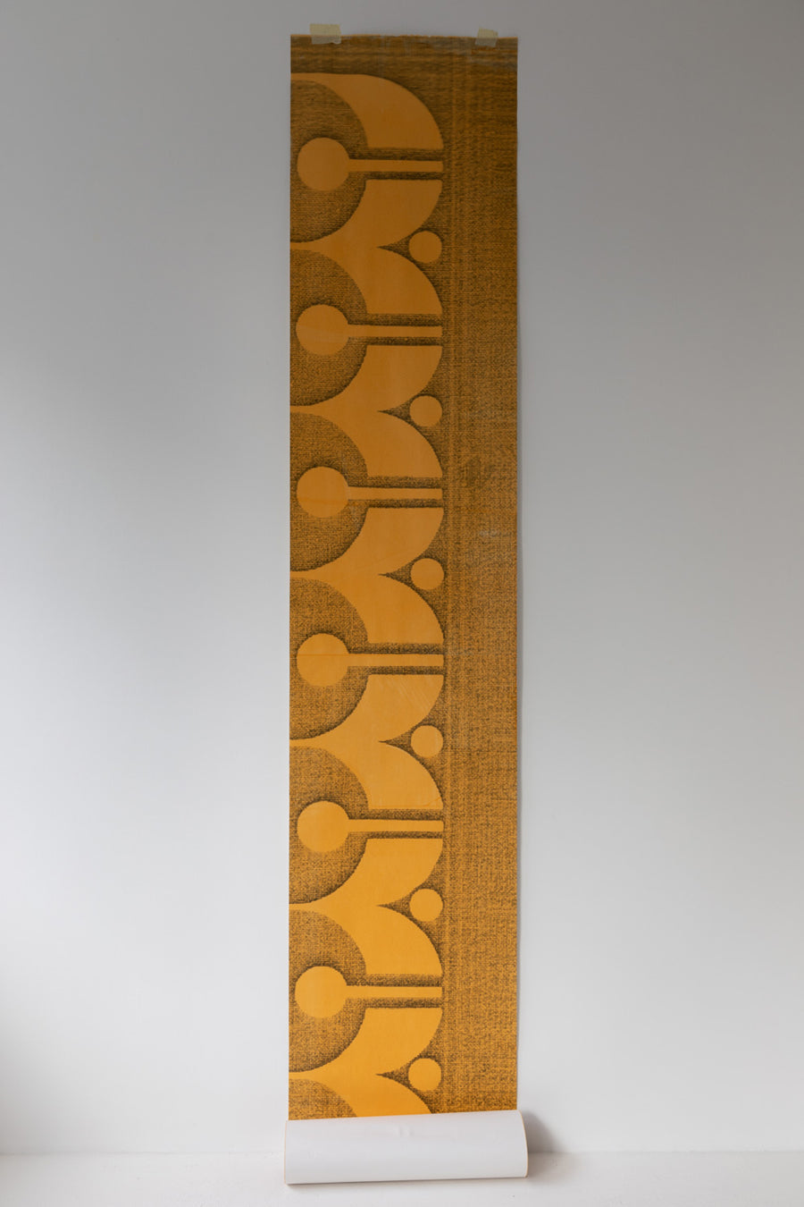 Deborah Bowness / HEIRLOOM / Cylindrical wallpaper Orange
