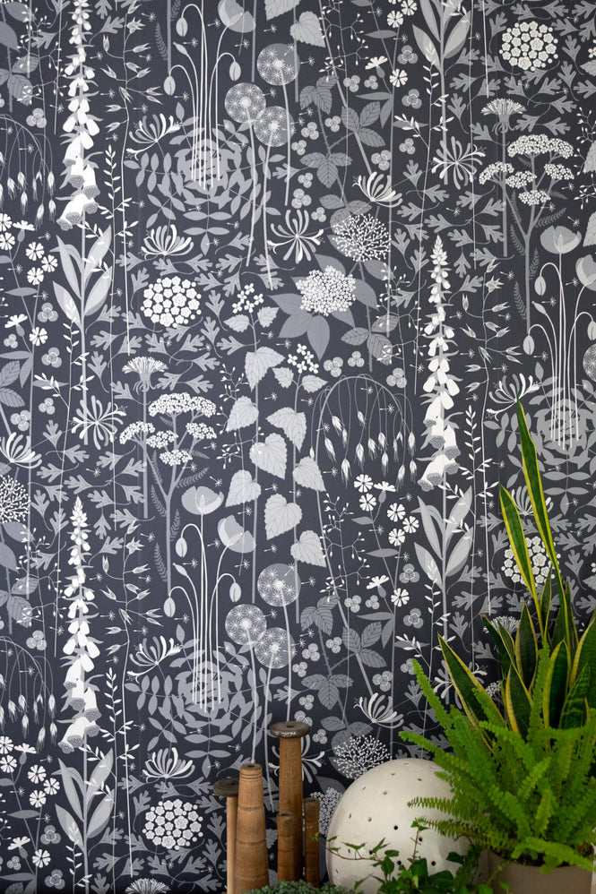 Hannah Nunn / Hedgerow in Nocturne