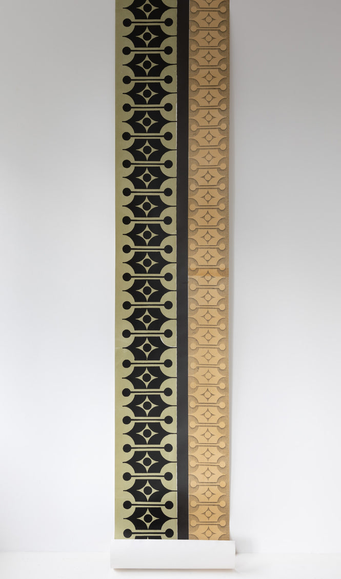 Deborah Bowness / HEIRLOOM / Mark 14 wallpaper Lakeland green & Coffee brown