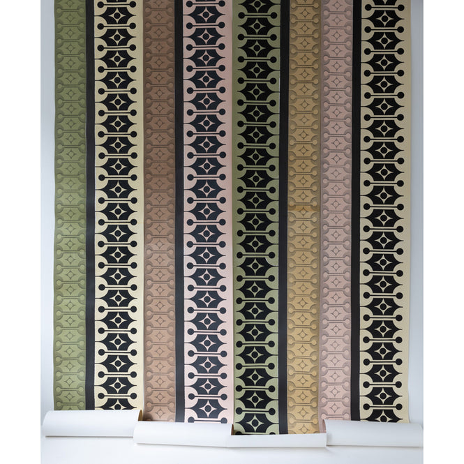 Deborah Bowness / HEIRLOOM / Mark 14 wallpaper Candy pink & Sunshine yellow