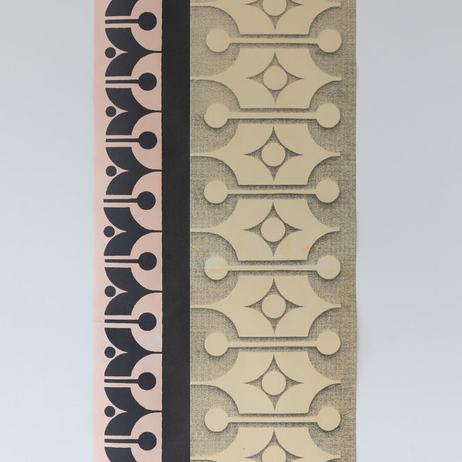 Deborah Bowness / HEIRLOOM / Mark 16 wallpaper Candy pink & Sunshine yellow