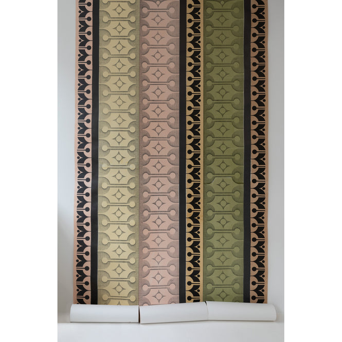 Deborah Bowness / HEIRLOOM / Mark 16 wallpaper Candy pink & Sunshine yellow
