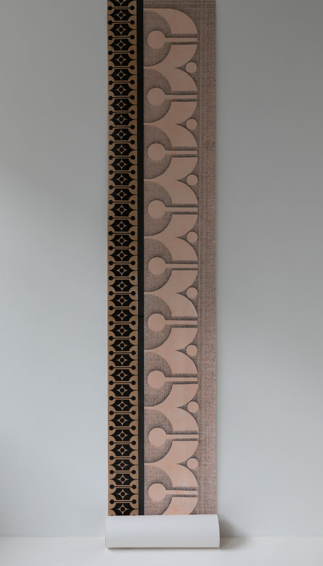Deborah Bowness / HEIRLOOM / Mark 19 wallpaper Candy pink & Coffee brown