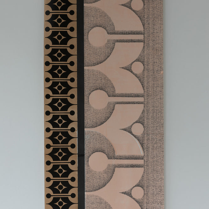 Deborah Bowness / HEIRLOOM / Mark 19 wallpaper Candy pink & Coffee brown