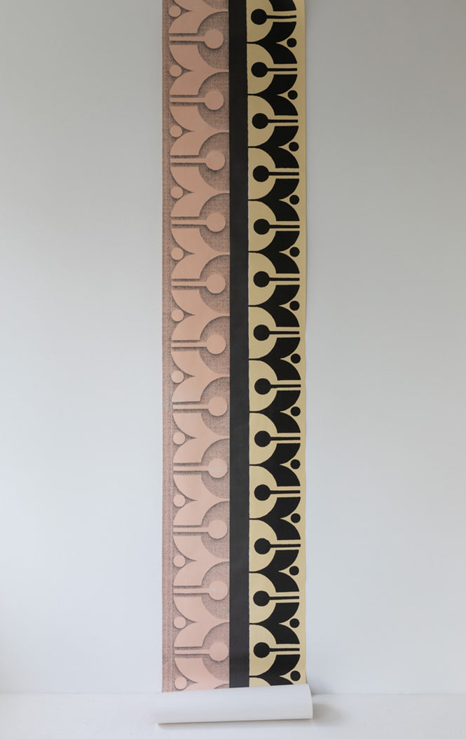 Deborah Bowness / HEIRLOOM / Mark 21 wallpaper Candy pink & Sunshine yellow
