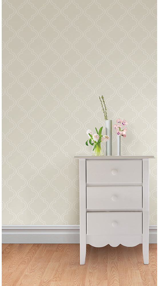 【予約受付】はがせる シール 壁紙 NU WALLPAPER / Taupe Quatrefoil Peel And Stick Wallpaper / NU1425