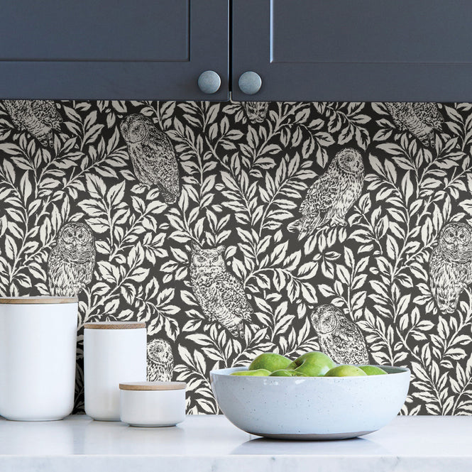 【予約受付】はがせる シール 壁紙 NU WALLPAPER / Charcoal Sleepy Owls Peel and Stick Wallpaper / NUS3625