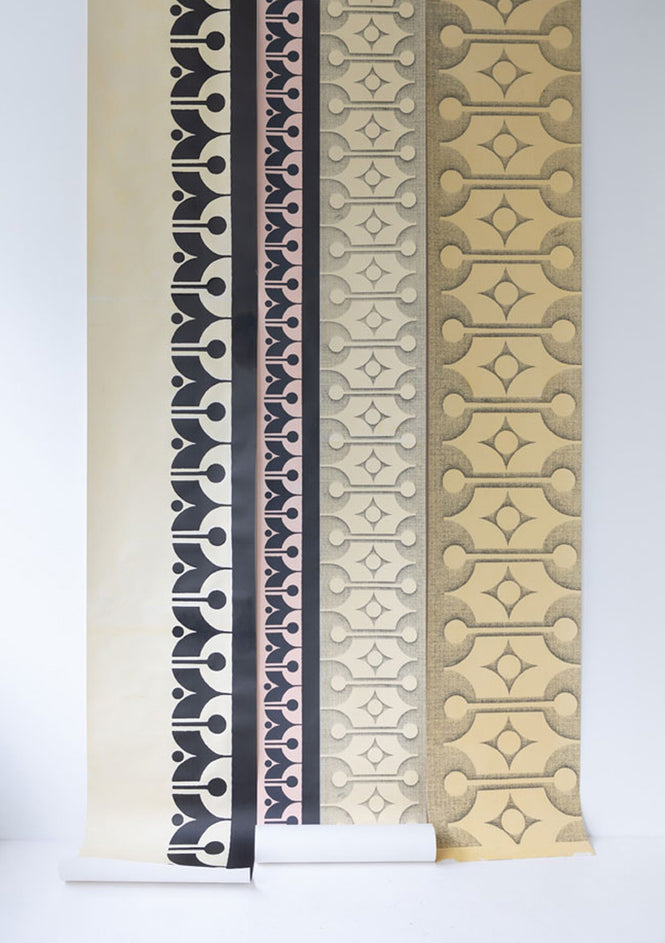 Deborah Bowness / HEIRLOOM / Sequence 10 Sunshine yellow, Candy pink & Coffee brown【3パネル1セット】