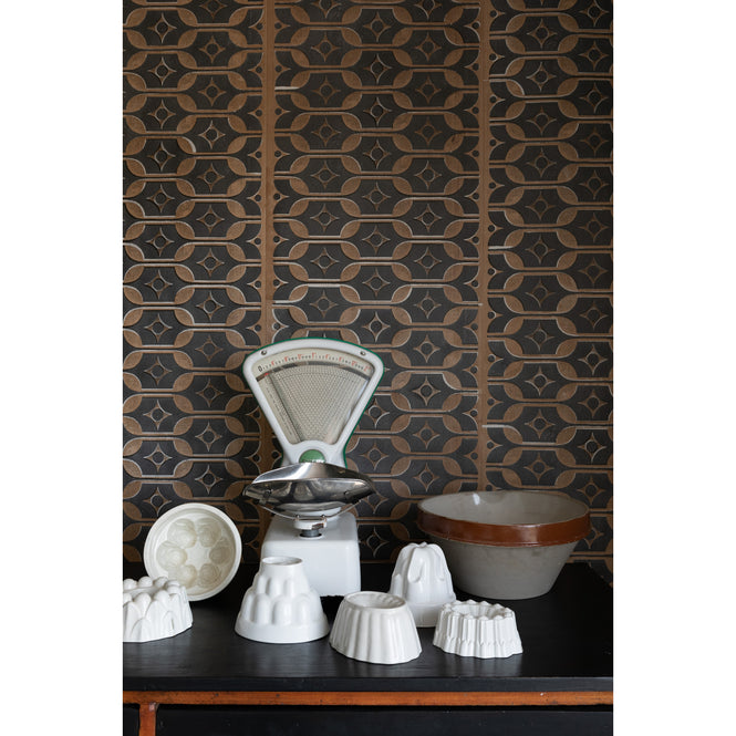 Deborah Bowness / HEIRLOOM / Tableware wallpaper Autumn brown