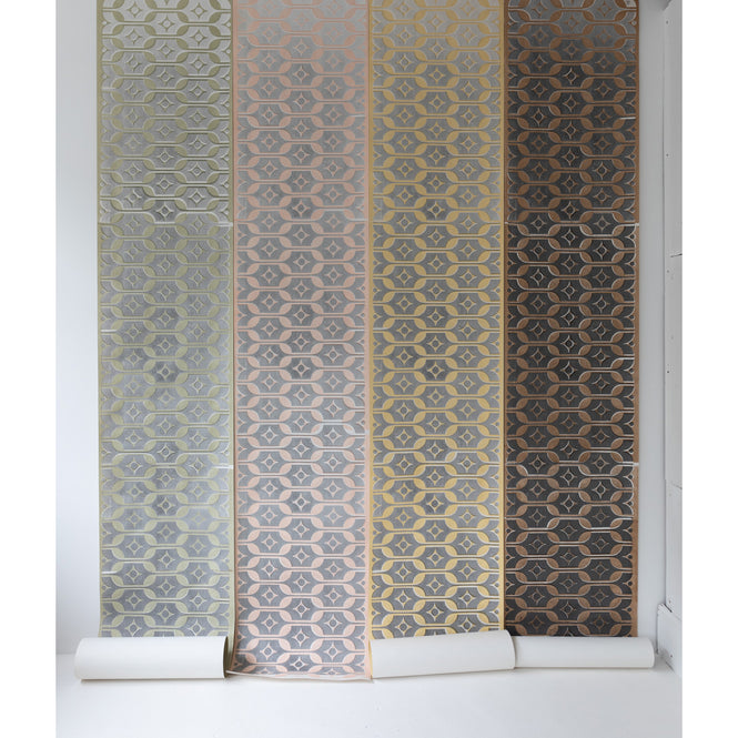 Deborah Bowness / HEIRLOOM / Tableware wallpaper Candy pink