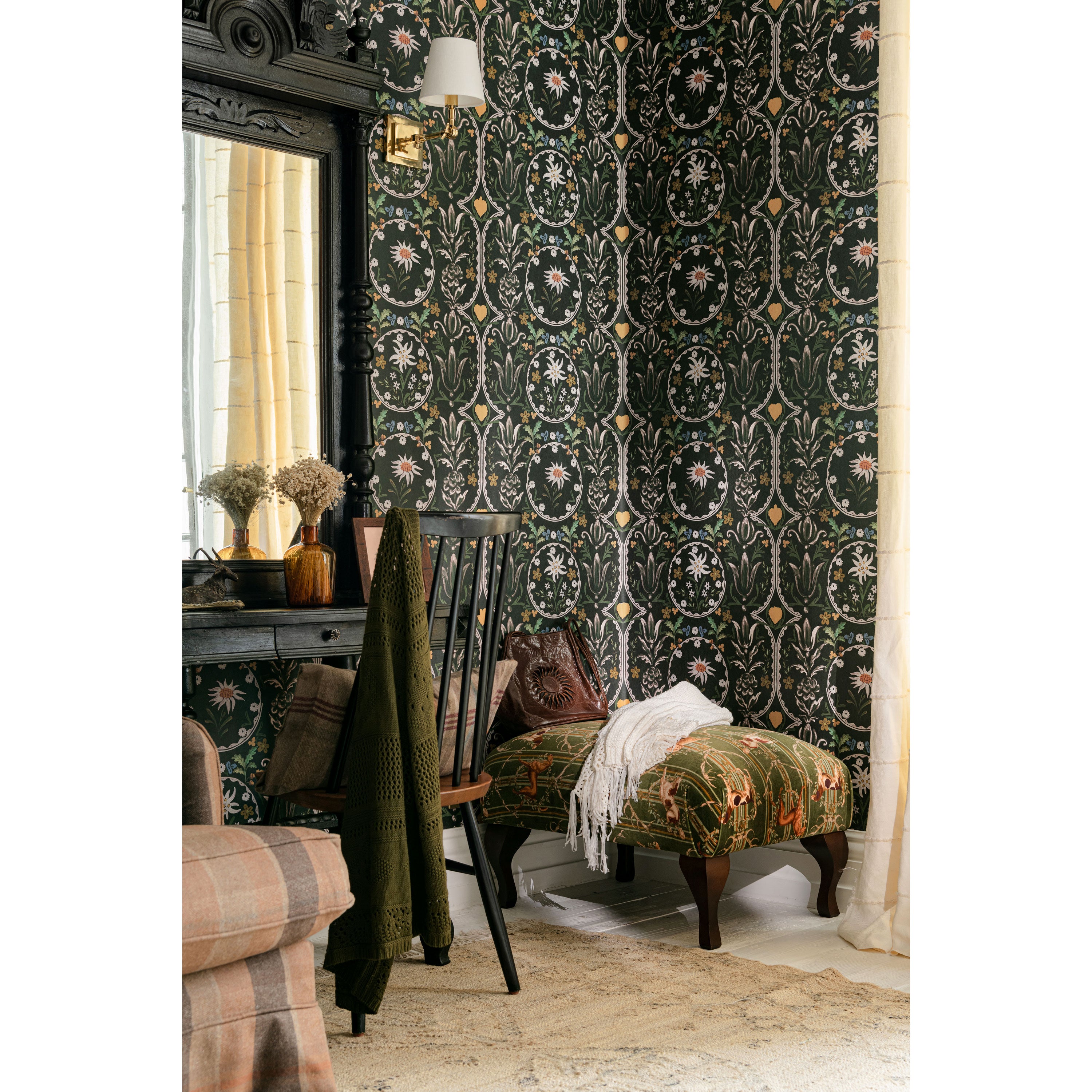 チロルページ MINDTHEGAP / TYROL / EDELWEISS Burgundy WP20694 | 輸入壁紙